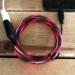 Cable de carga con luz roja para smartphone Android