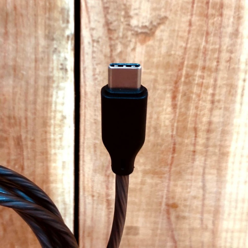 Illuminated USB Type-C charging cable for smartphones and Android devices