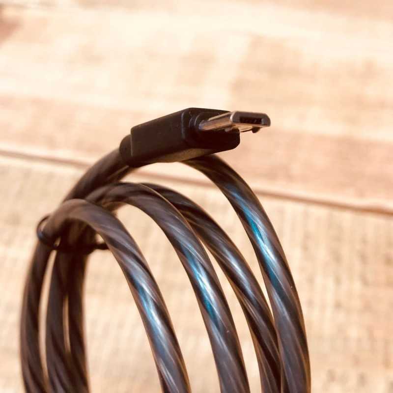 Blue lighted charger lead for smartphone with Micro USB connector