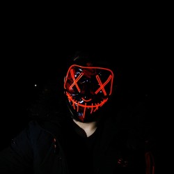 Máscara de terror luminosa roja