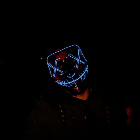 Blau leuchtende Horror-Maske